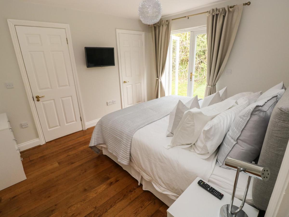 Seashells Apartment Tenby Exterior photo