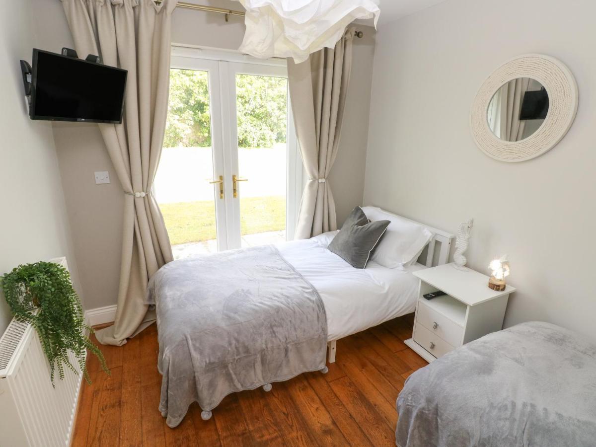 Seashells Apartment Tenby Exterior photo