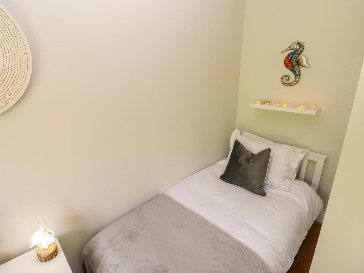 Seashells Apartment Tenby Exterior photo